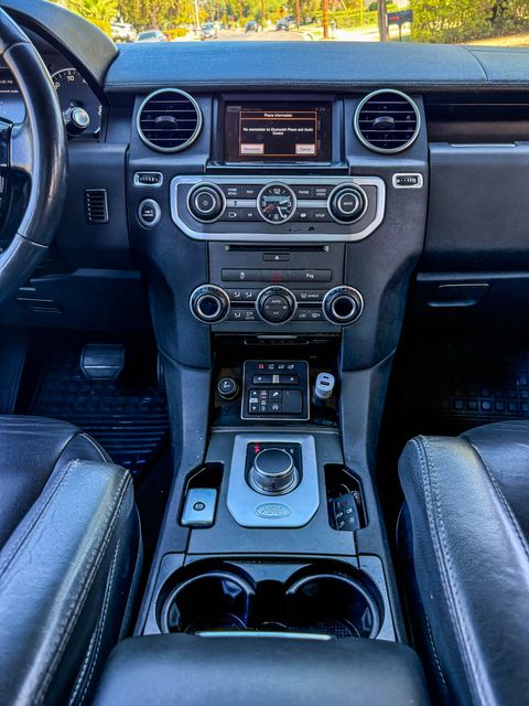 2016 Land Rover LR4 HSE | Agoura Hills, CA | SoCal Auto Group 2016 Land Rover LR4 HSE | Agoura Hills, CA | SoCal Auto Group