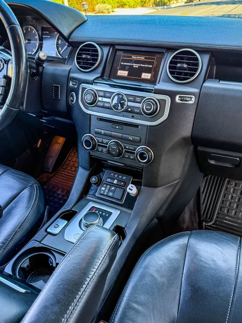 2016 Land Rover LR4 HSE | Agoura Hills, CA | SoCal Auto Group 2016 Land Rover LR4 HSE | Agoura Hills, CA | SoCal Auto Group