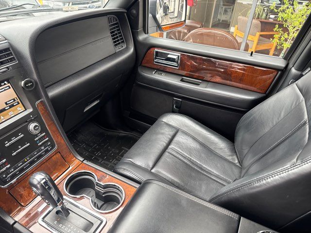 2016 Lincoln Navigator Select