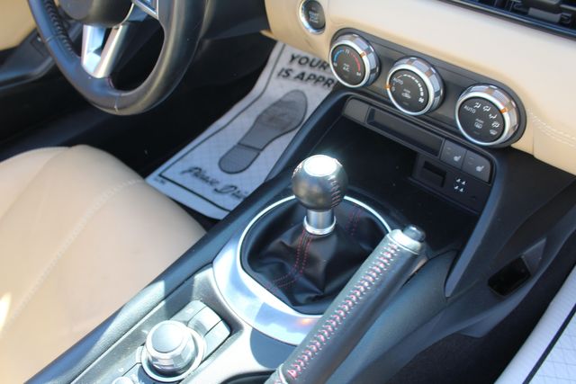 2016 Mazda MX-5 Miata Grand Touring 6M | Granite City, Illinois | MasterCars Company Inc. 2016 Mazda MX-5 Miata Grand Touring 6M | Granite City, Illinois | MasterCars Company Inc.