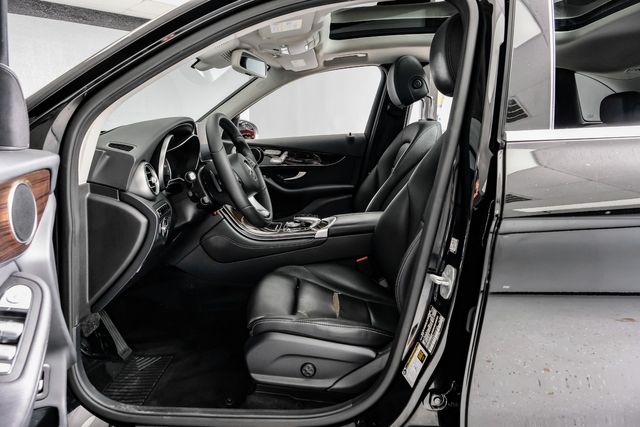 2016 Mercedes-Benz GLC 300 4MATIC OneOwner Nav&Pano PremiumPkg