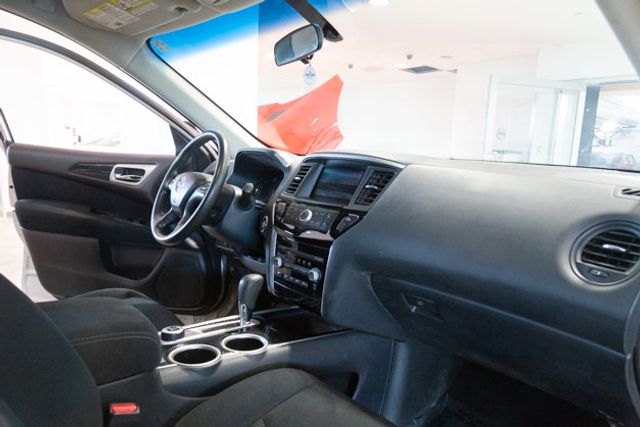 2016 Nissan Pathfinder  4WD 3RD ROW