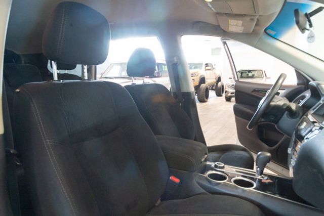 2016 Nissan Pathfinder  4WD 3RD ROW