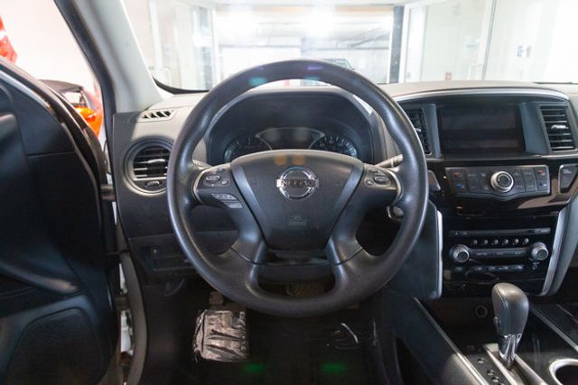 2016 Nissan Pathfinder  4WD 3RD ROW