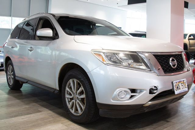 2016 Nissan Pathfinder  4WD 3RD ROW