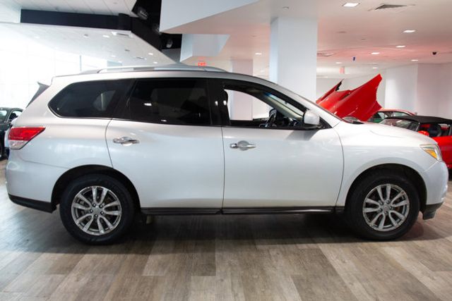 2016 Nissan Pathfinder  4WD 3RD ROW