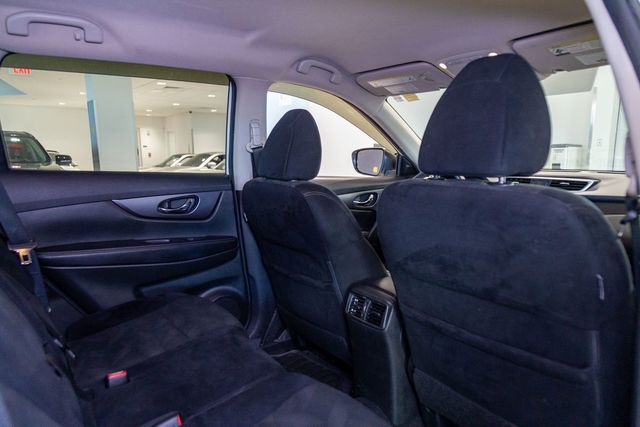 2016 Nissan Rogue SV 3rd row