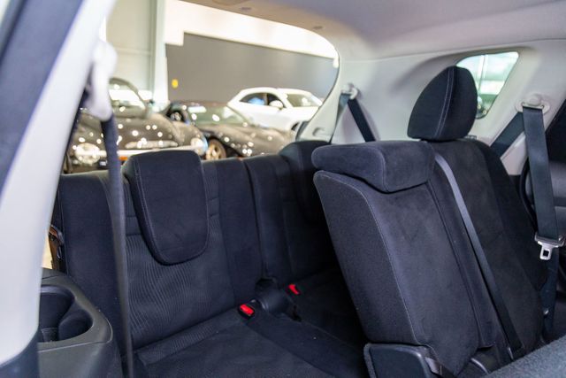 2016 Nissan Rogue SV 3rd row