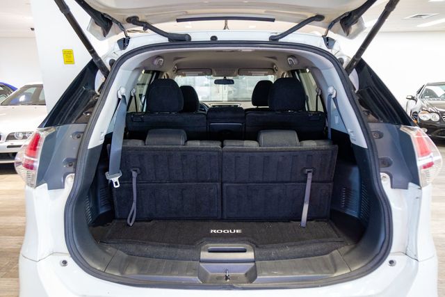 2016 Nissan Rogue SV 3rd row