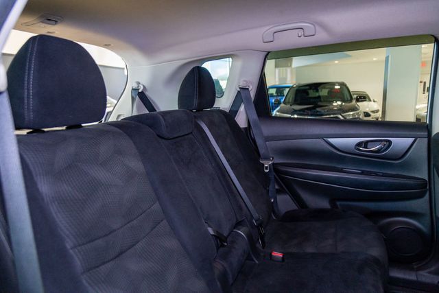 2016 Nissan Rogue SV 3rd row