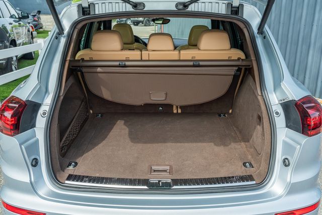 2016 Porsche Cayenne Turbo PREMIUM / AWD / 4.8L TWIN TURBO V8 | Austin, TX | Rocky Mountain Truck Stop Austin