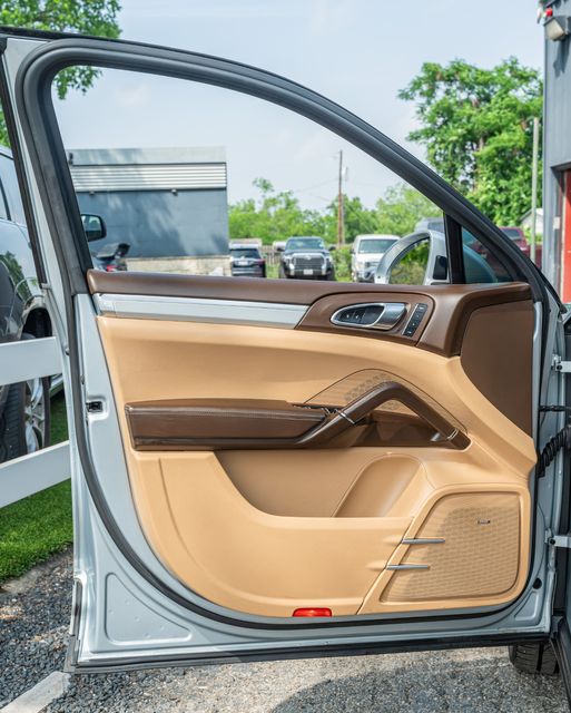 2016 Porsche Cayenne Turbo PREMIUM / AWD / 4.8L TWIN TURBO V8 | Austin, TX | Rocky Mountain Truck Stop Austin 2016 Porsche Cayenne Turbo PREMIUM / AWD / 4.8L TWIN TURBO V8 | Austin, TX | Rocky Mountain Truck Stop Austin
