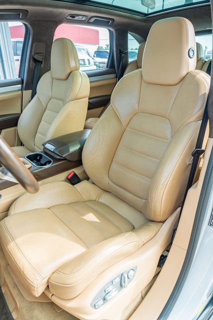 2016 Porsche Cayenne Turbo PREMIUM / AWD / 4.8L TWIN TURBO V8 | Austin, TX | Rocky Mountain Truck Stop Austin