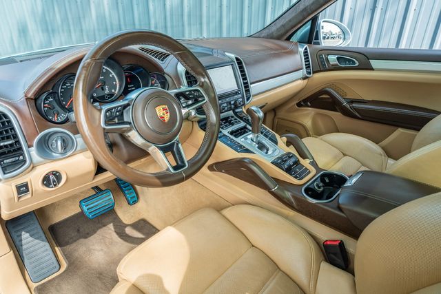 2016 Porsche Cayenne Turbo PREMIUM / AWD / 4.8L TWIN TURBO V8 | Austin, TX | Rocky Mountain Truck Stop Austin