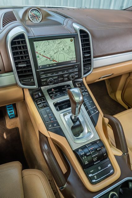 2016 Porsche Cayenne Turbo PREMIUM / AWD / 4.8L TWIN TURBO V8 | Dallas, TX | Rocky Mountain Truck Stop Dallas 2016 Porsche Cayenne Turbo PREMIUM / AWD / 4.8L TWIN TURBO V8 | Dallas, TX | Rocky Mountain Truck Stop Dallas