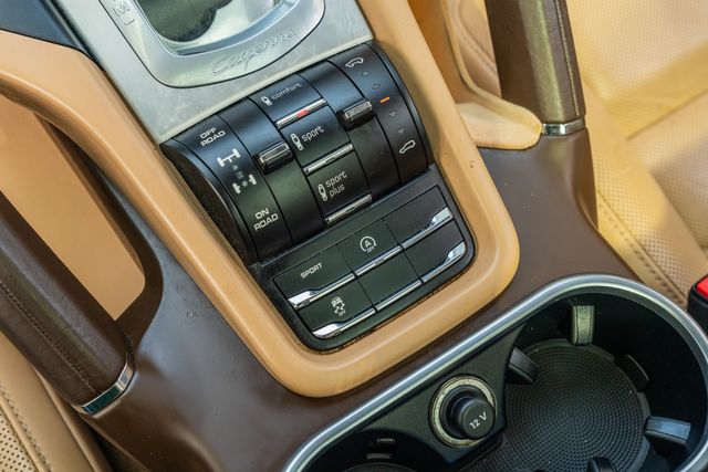 2016 Porsche Cayenne Turbo PREMIUM / AWD / 4.8L TWIN TURBO V8 | Dallas, TX | Rocky Mountain Truck Stop Dallas 2016 Porsche Cayenne Turbo PREMIUM / AWD / 4.8L TWIN TURBO V8 | Dallas, TX | Rocky Mountain Truck Stop Dallas