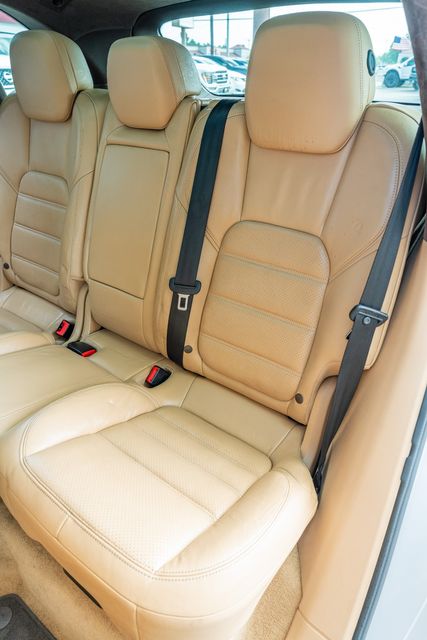 2016 Porsche Cayenne Turbo PREMIUM / AWD / 4.8L TWIN TURBO V8 | Austin, TX | Rocky Mountain Truck Stop Austin