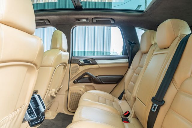 2016 Porsche Cayenne Turbo PREMIUM / AWD / 4.8L TWIN TURBO V8 | Dallas, TX | Rocky Mountain Truck Stop Dallas 2016 Porsche Cayenne Turbo PREMIUM / AWD / 4.8L TWIN TURBO V8 | Dallas, TX | Rocky Mountain Truck Stop Dallas