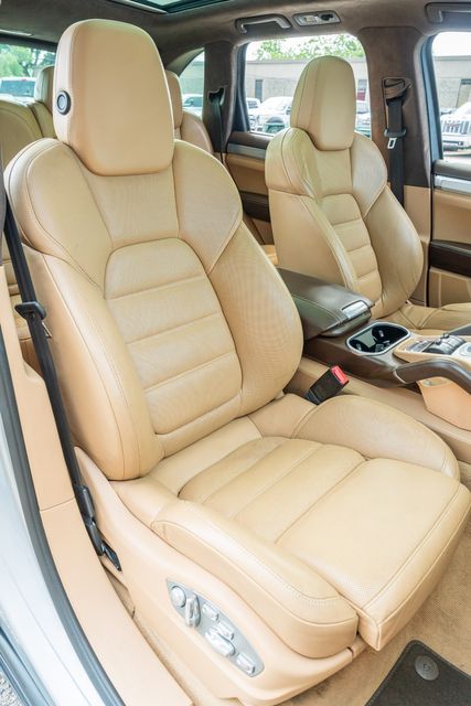 2016 Porsche Cayenne Turbo PREMIUM / AWD / 4.8L TWIN TURBO V8 | Dallas, TX | Rocky Mountain Truck Stop Dallas 2016 Porsche Cayenne Turbo PREMIUM / AWD / 4.8L TWIN TURBO V8 | Dallas, TX | Rocky Mountain Truck Stop Dallas