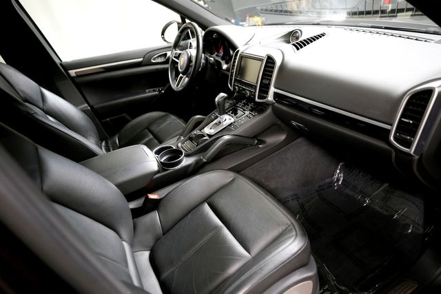 2016 Porsche Cayenne Diesel | Burbank, California | MDK International 2016 Porsche Cayenne Diesel | Burbank, California | MDK International