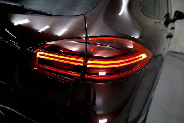 2016 Porsche Cayenne Diesel | Burbank, California | MDK International 2016 Porsche Cayenne Diesel | Burbank, California | MDK International