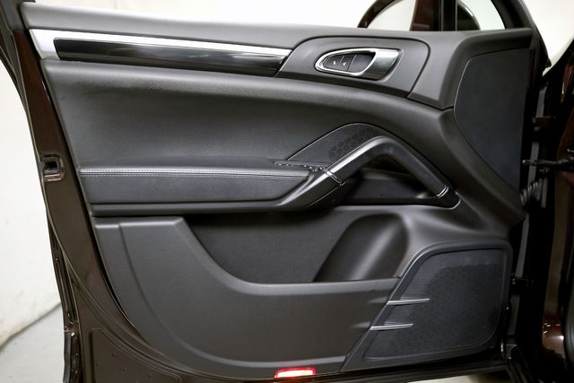 2016 Porsche Cayenne Diesel | Burbank, California | MDK International 2016 Porsche Cayenne Diesel | Burbank, California | MDK International