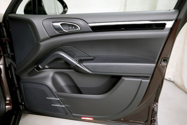 2016 Porsche Cayenne Diesel | Burbank, California | MDK International 2016 Porsche Cayenne Diesel | Burbank, California | MDK International