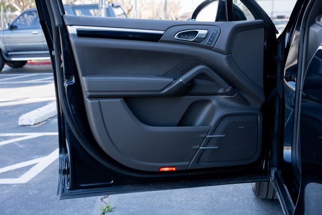 2016 Porsche Cayenne S AWD / PORSCHE SERVICED / CLEAN CARFAX / LOADED | Austin, TX | Rocky Mountain Truck Stop Austin 2016 Porsche Cayenne S AWD / PORSCHE SERVICED / CLEAN CARFAX / LOADED | Austin, TX | Rocky Mountain Truck Stop Austin