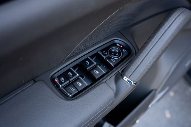 2016 Porsche Cayenne S AWD / PORSCHE SERVICED / CLEAN CARFAX / LOADED | Austin, TX | Rocky Mountain Truck Stop Austin 2016 Porsche Cayenne S AWD / PORSCHE SERVICED / CLEAN CARFAX / LOADED | Austin, TX | Rocky Mountain Truck Stop Austin