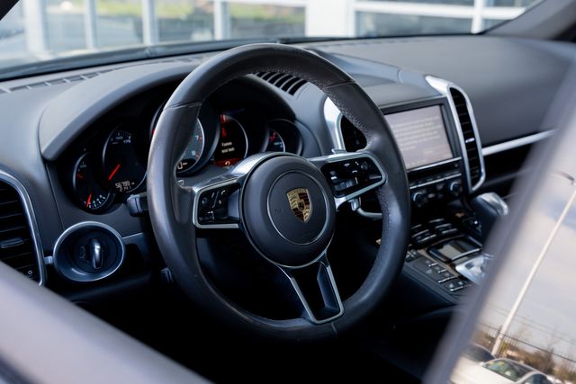 2016 Porsche Cayenne S AWD / PORSCHE SERVICED / CLEAN CARFAX / LOADED | Austin, TX | Rocky Mountain Truck Stop Austin