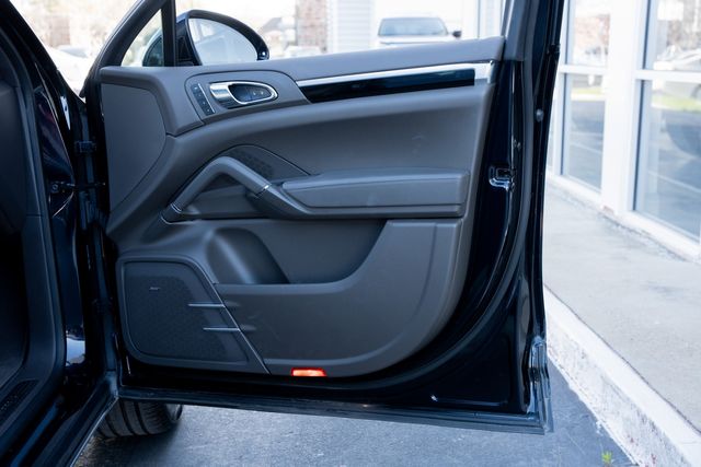 2016 Porsche Cayenne S AWD / PORSCHE SERVICED / CLEAN CARFAX / LOADED | Austin, TX | Rocky Mountain Truck Stop Austin