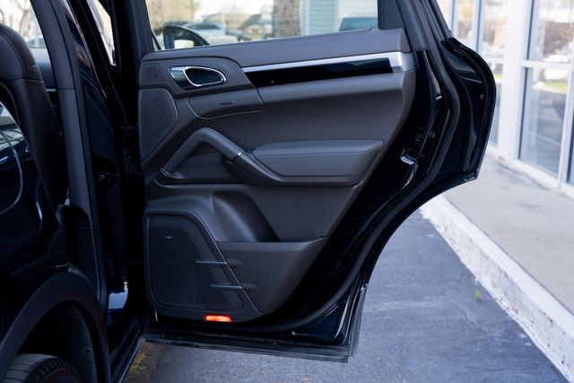 2016 Porsche Cayenne S AWD / PORSCHE SERVICED / CLEAN CARFAX / LOADED | Austin, TX | Rocky Mountain Truck Stop Austin