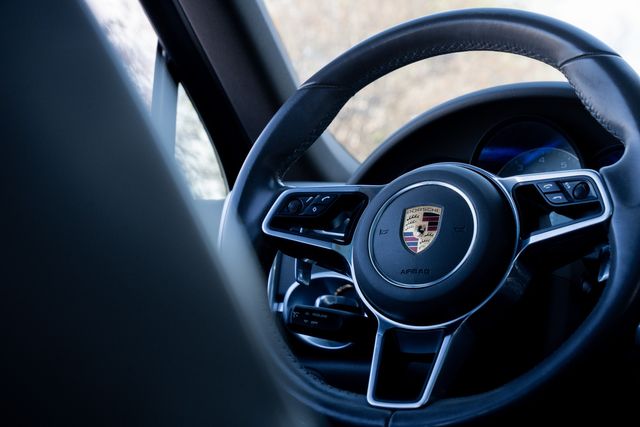 2016 Porsche Cayenne S AWD / PORSCHE SERVICED / CLEAN CARFAX / LOADED | Austin, TX | Rocky Mountain Truck Stop Austin