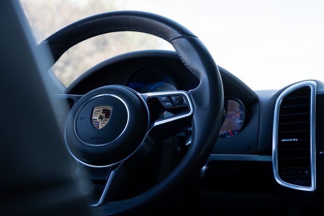 2016 Porsche Cayenne S AWD / PORSCHE SERVICED / CLEAN CARFAX / LOADED | Austin, TX | Rocky Mountain Truck Stop Austin