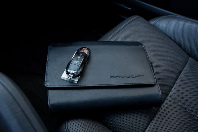 2016 Porsche Cayenne S AWD / PORSCHE SERVICED / CLEAN CARFAX / LOADED | Austin, TX | Rocky Mountain Truck Stop Austin