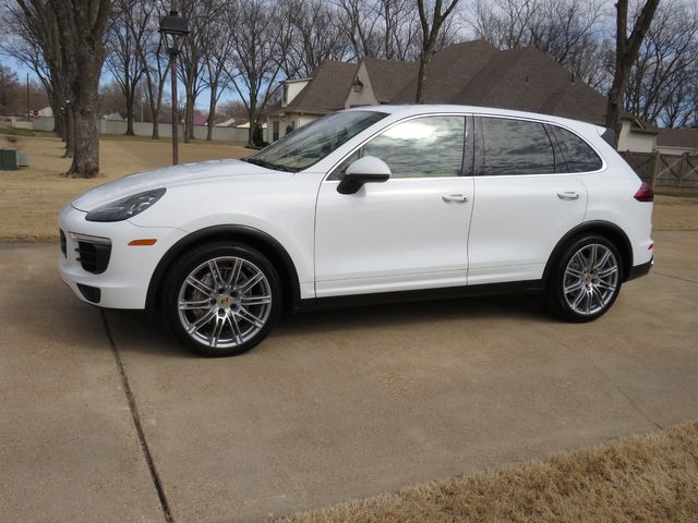 2016 Porsche Cayenne S   
