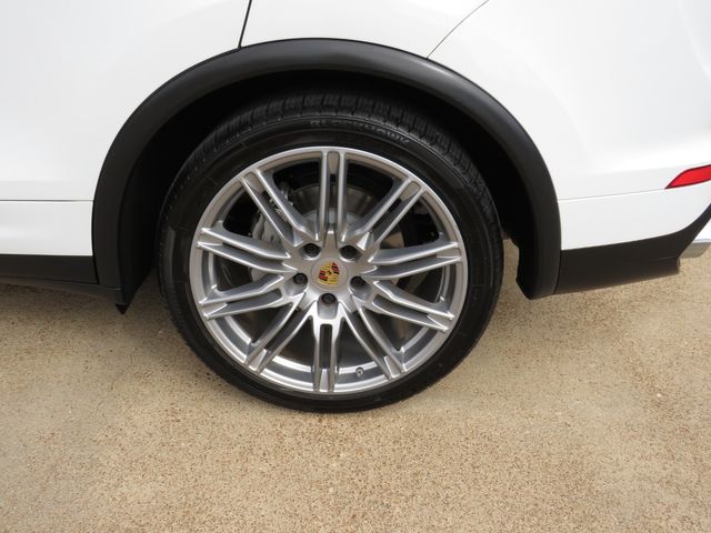 2016 Porsche Cayenne S   