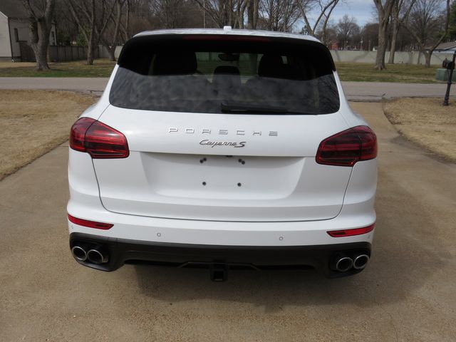 2016 Porsche Cayenne S   