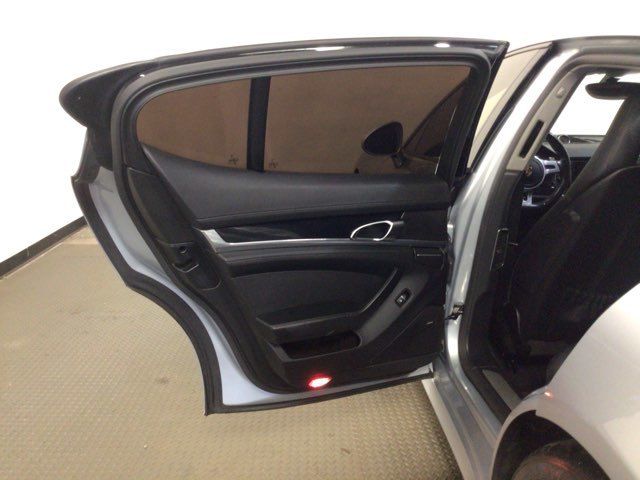 2016 Porsche Panamera Edition