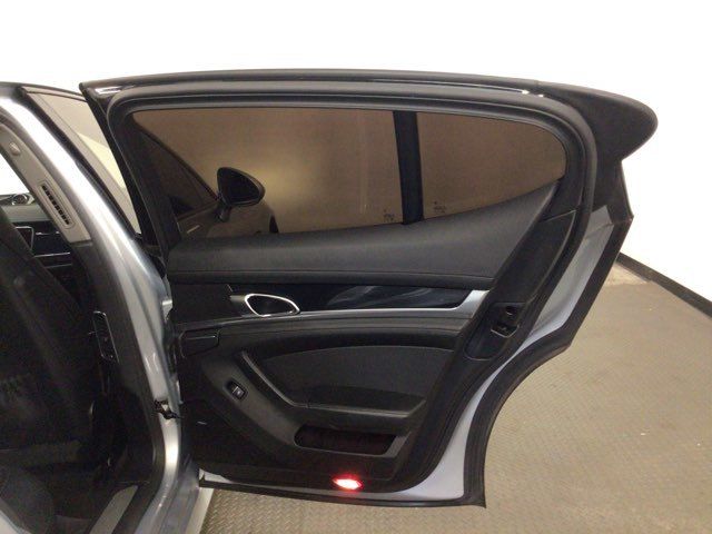 2016 Porsche Panamera Edition