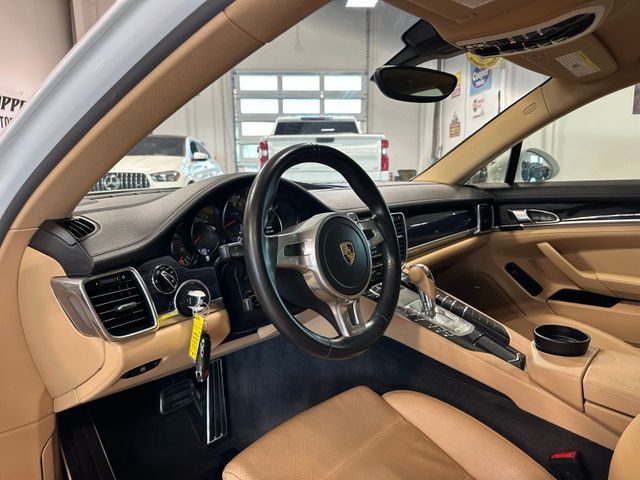 2016 Porsche Panamera 4 