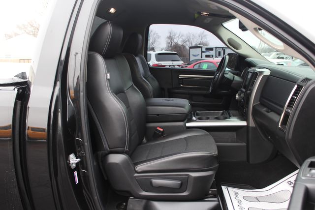 2016 Ram 1500 HEMI Sport R/T | Granite City, Illinois | MasterCars Company Inc. 2016 Ram 1500 HEMI Sport R/T | Granite City, Illinois | MasterCars Company Inc.