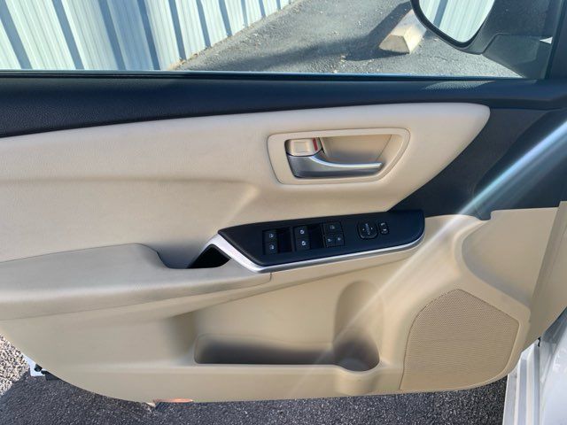 2016 Toyota Camry Hybrid LE | San Antonio, TX | Clear Choice Automotive South