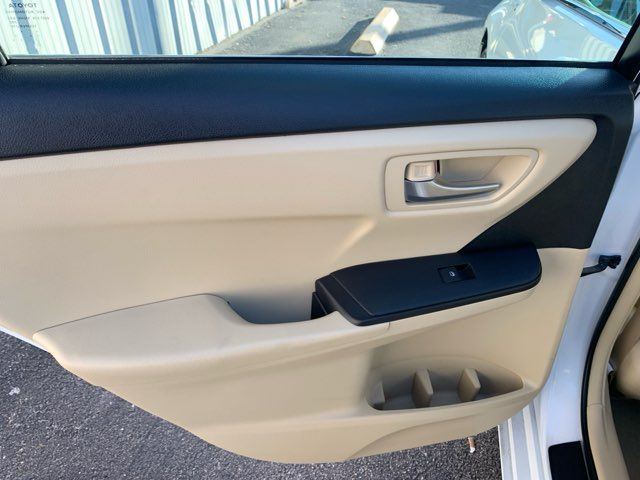 2016 Toyota Camry Hybrid LE | San Antonio, TX | Clear Choice Automotive South