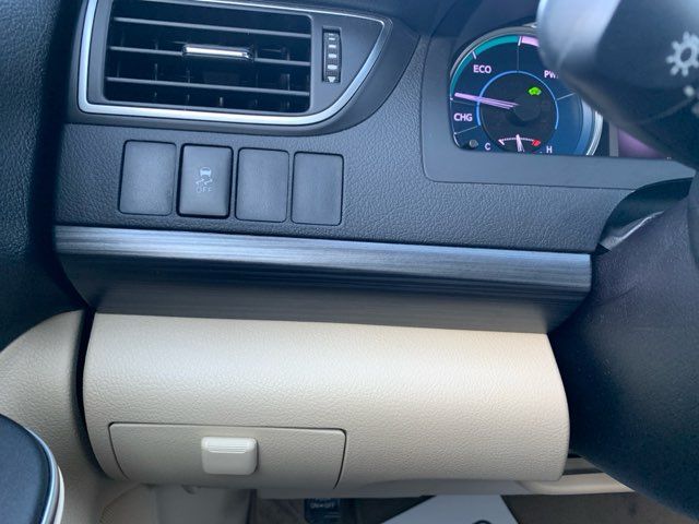 2016 Toyota Camry Hybrid LE | San Antonio, TX | Clear Choice Automotive South