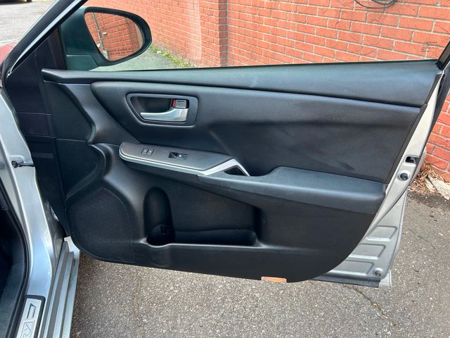 2016 Toyota Camry SE | New Brunswick, New Jersey | Brilliant Auto Sales