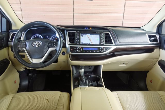 2016 Toyota Highlander Limited V6 AWD | Carrollton, TX | Perfect Motorcars 2016 Toyota Highlander Limited V6 AWD | Carrollton, TX | Perfect Motorcars