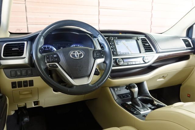 2016 Toyota Highlander Limited V6 AWD | Carrollton, TX | Perfect Motorcars 2016 Toyota Highlander Limited V6 AWD | Carrollton, TX | Perfect Motorcars