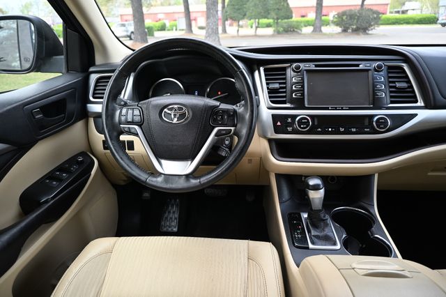 2016 Toyota Highlander LE