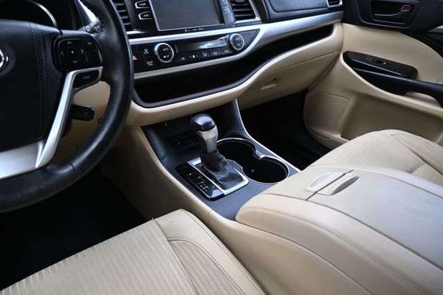 2016 Toyota Highlander LE